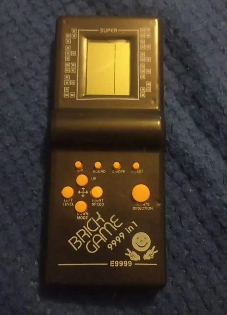 Рабочий с батарейками