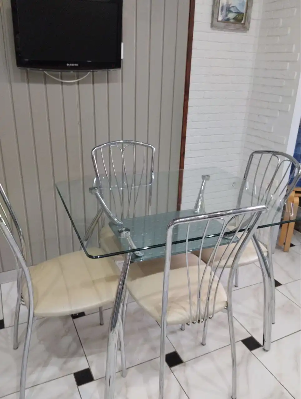 Продажа стеклянного стола и стульев