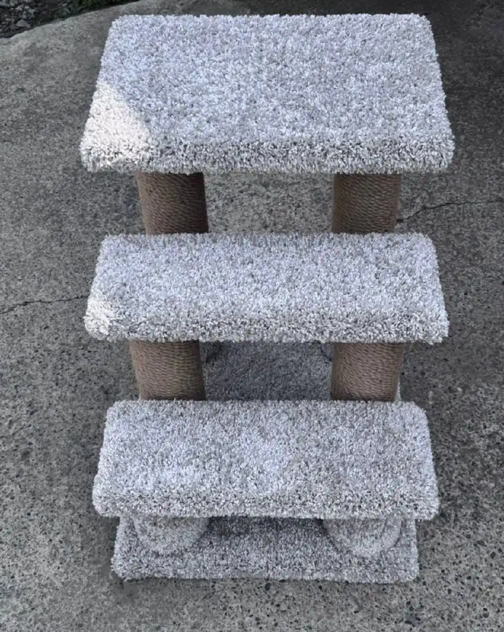 Когтеточки и домики для животных ручной работы