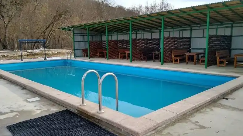 Однодневное путешествие в Гуамское ущелье и термальные источники с психологом