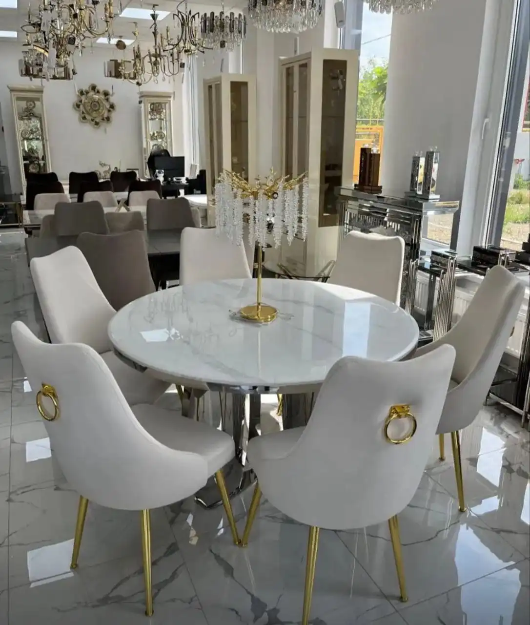 Роскошные столы из керамогранита с эксклюзивным подстольем