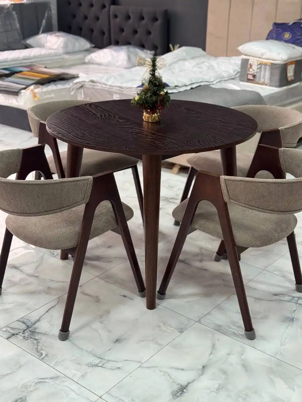 Комплект обеденный стол и стулья из массива бука