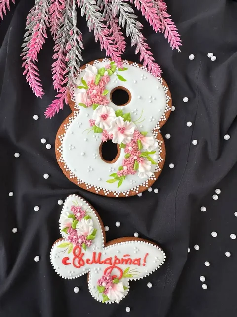 Ароматные имбирные пряники к 8 марта с ручной росписью - Сладости/Кондитерские изделия в Краснодар