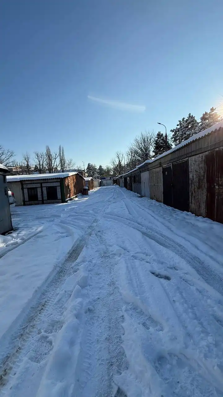 Сдам железный гараж в охраняемом кооперативе - Гаражи и машиноместа (Недвижимость) в Краснодар