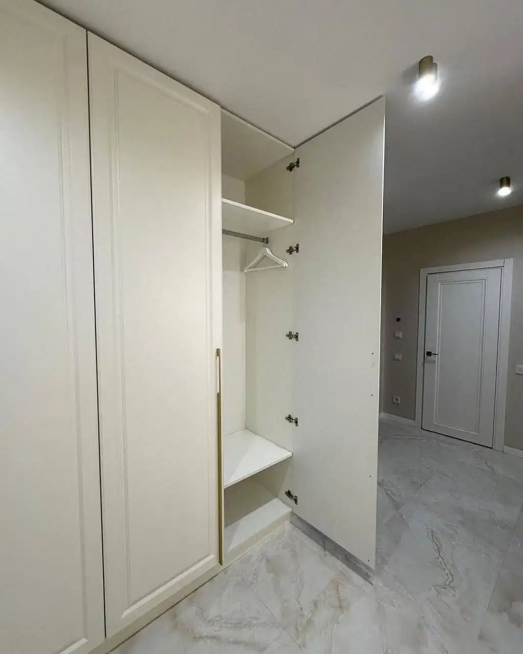 Шикарная прихожая зона от салона мебели ЛИС - Мебель (Для дома и дачи) в Краснодар