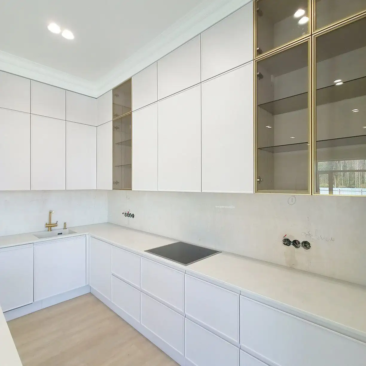 Фасады МДФ с покрытием эмаль и столешница из искусственного камня - Мебель (Для дома и дачи) в Краснодар