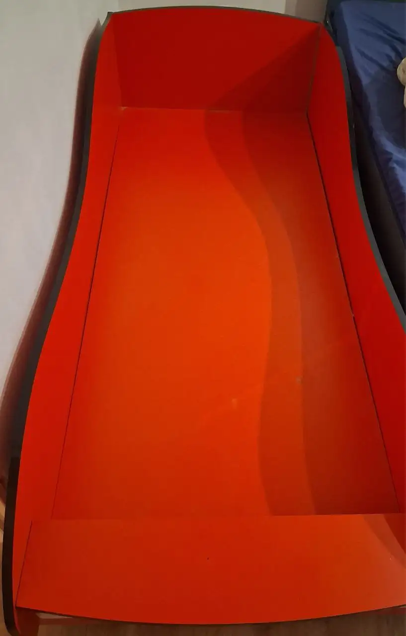 Бесплатная детская кровать-машинка б/у с матрасом - Детская мебель (Товары для детей) в Краснодар