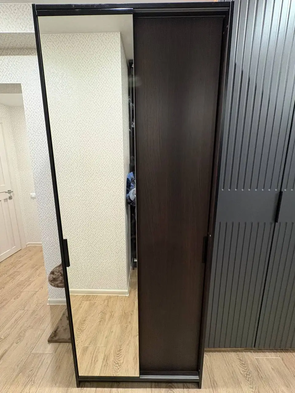 Продам черный шкаф купе ИКЕА с зеркалом - Мебель (Для дома и дачи) в Краснодар