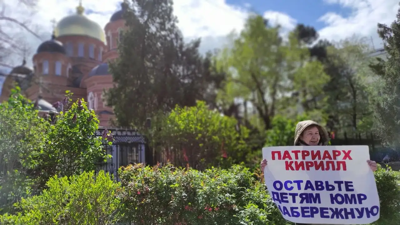 Одиночный пикет у Екатерининского Собора Краснодара против застройки набережной ЮМР храмом - Политические/общественные акции (Услуги) в Краснодар