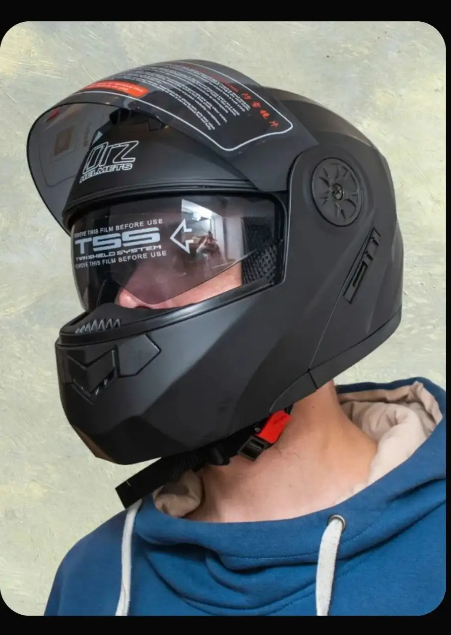 Продажа шлема в отличном состоянии - Спортивный инвентарь (Хобби и отдых) в Краснодар