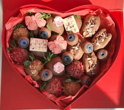 Клубника и финики в бельгийском шоколаде - Сувениры в Краснодар