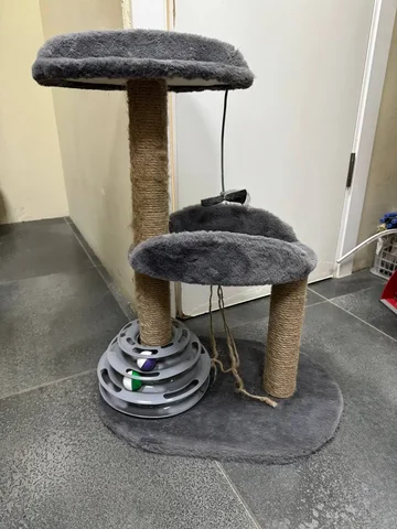 Продам когтеточку с игрушкой - Товары для животных в Краснодар