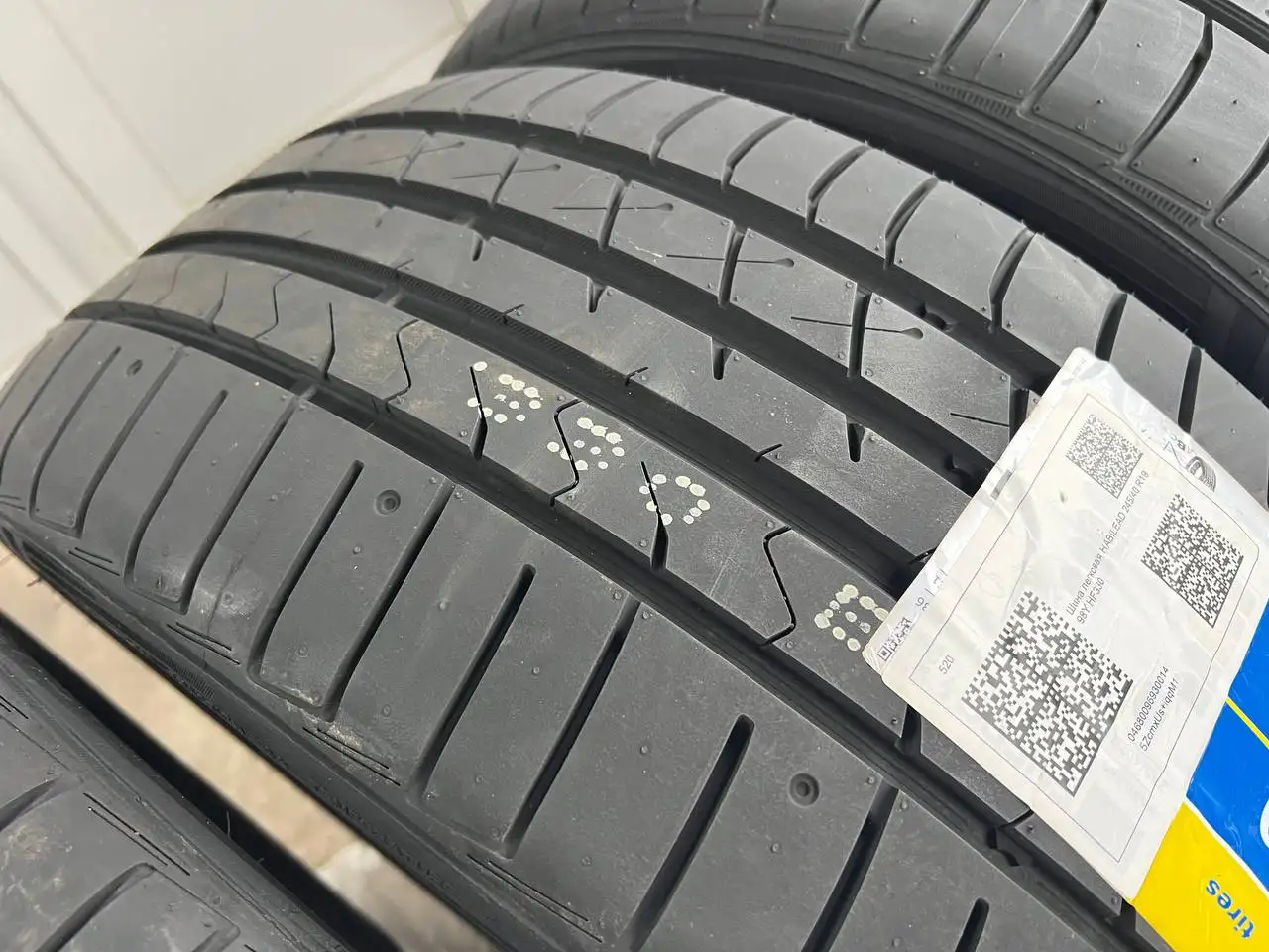 Продам комплект премиальной новой резины 275/35/19 и 245/40/19 - Шины и диски (Авто) в Краснодар