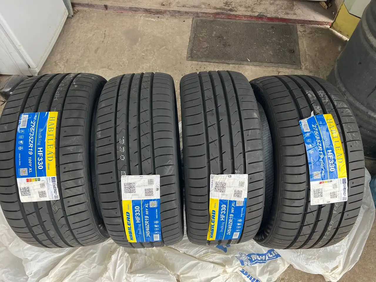 Продам комплект премиальной новой резины 275/35/19 и 245/40/19 - Шины и диски (Авто) в Краснодар