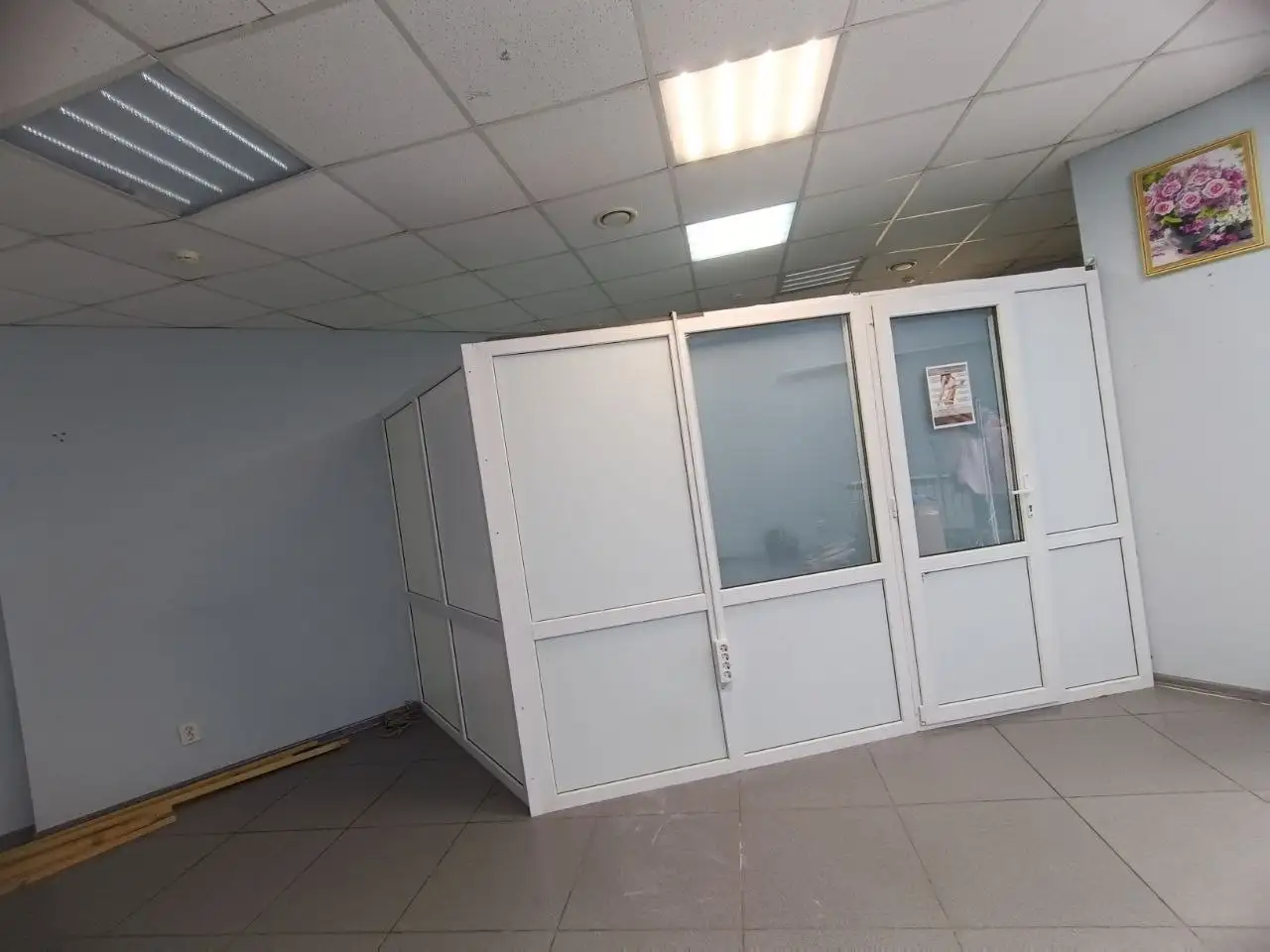 Продам перегородку из металлопластика с дверью - Перегородки (Для дома и дачи) в Краснодар