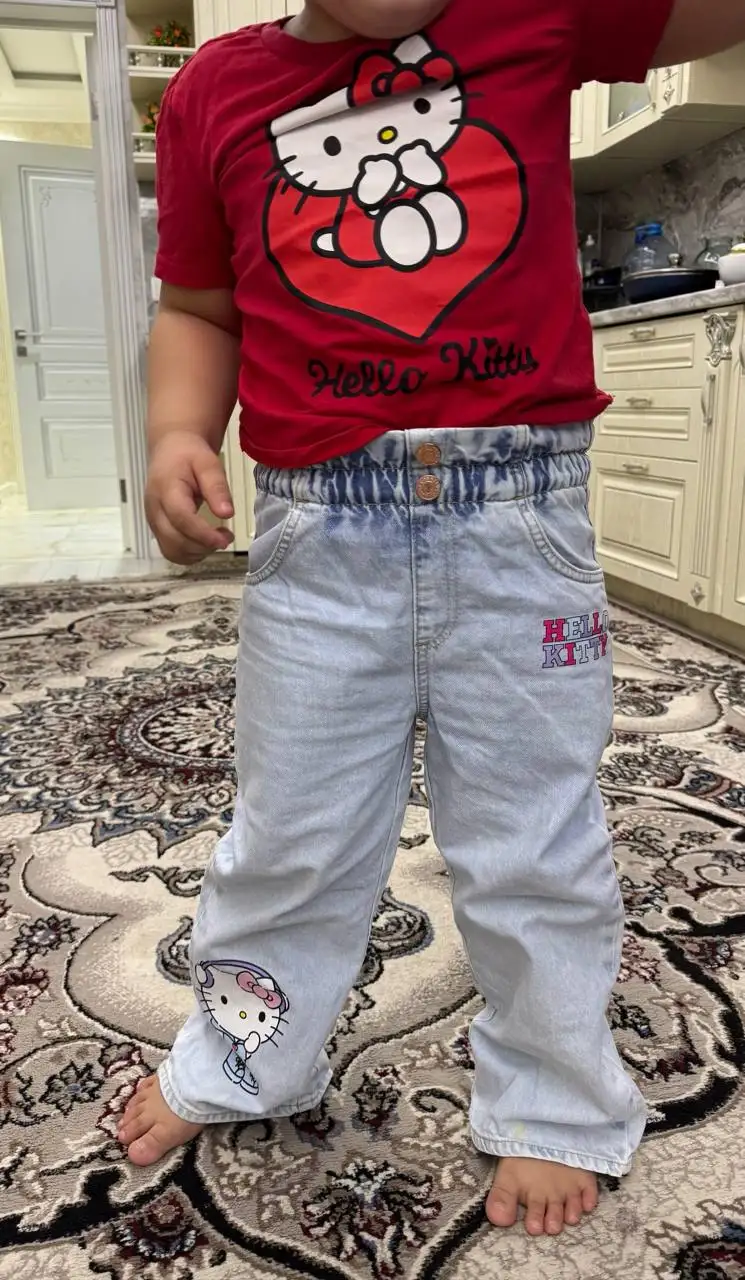 Новые джинсы Hello Kitty - Джинсы (Одежда) в Краснодар