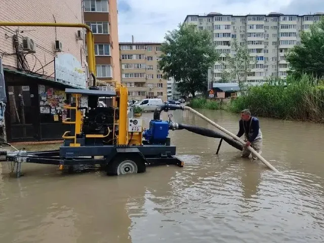 Городские спасатели ликвидируют последствия непогоды - Красота в Краснодар