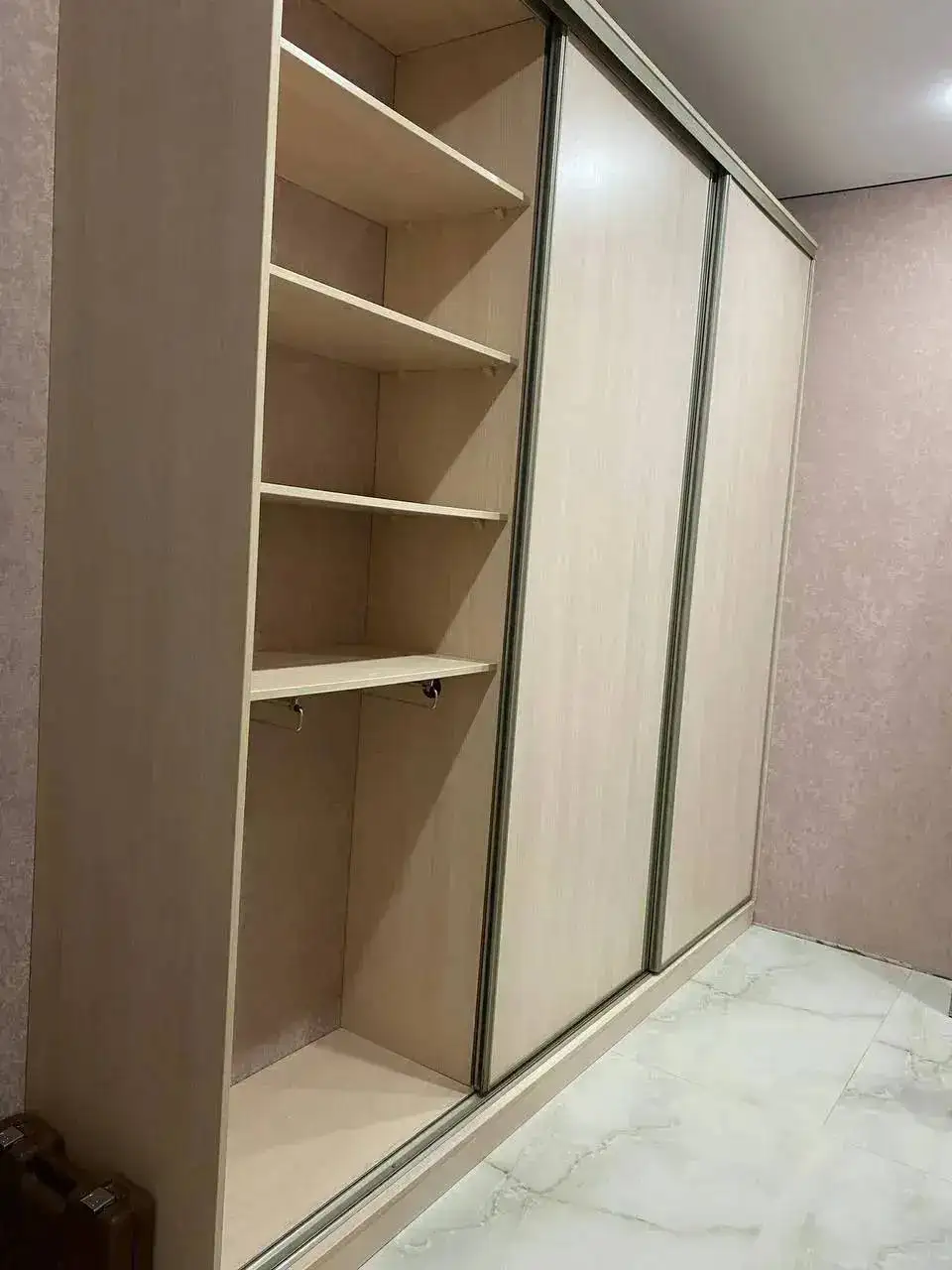 Продам трехстворчатый шкаф - Шкафы (Для дома и дачи) в Краснодар