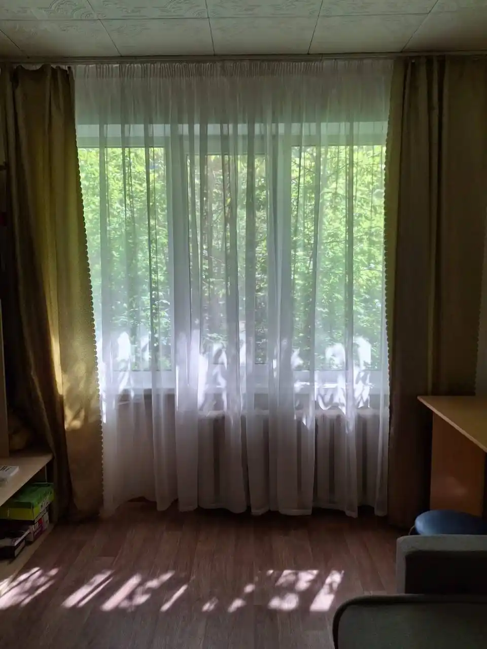 Сдам смежную комнату женщине в двухкомнатной квартире - Недвижимость в Казань