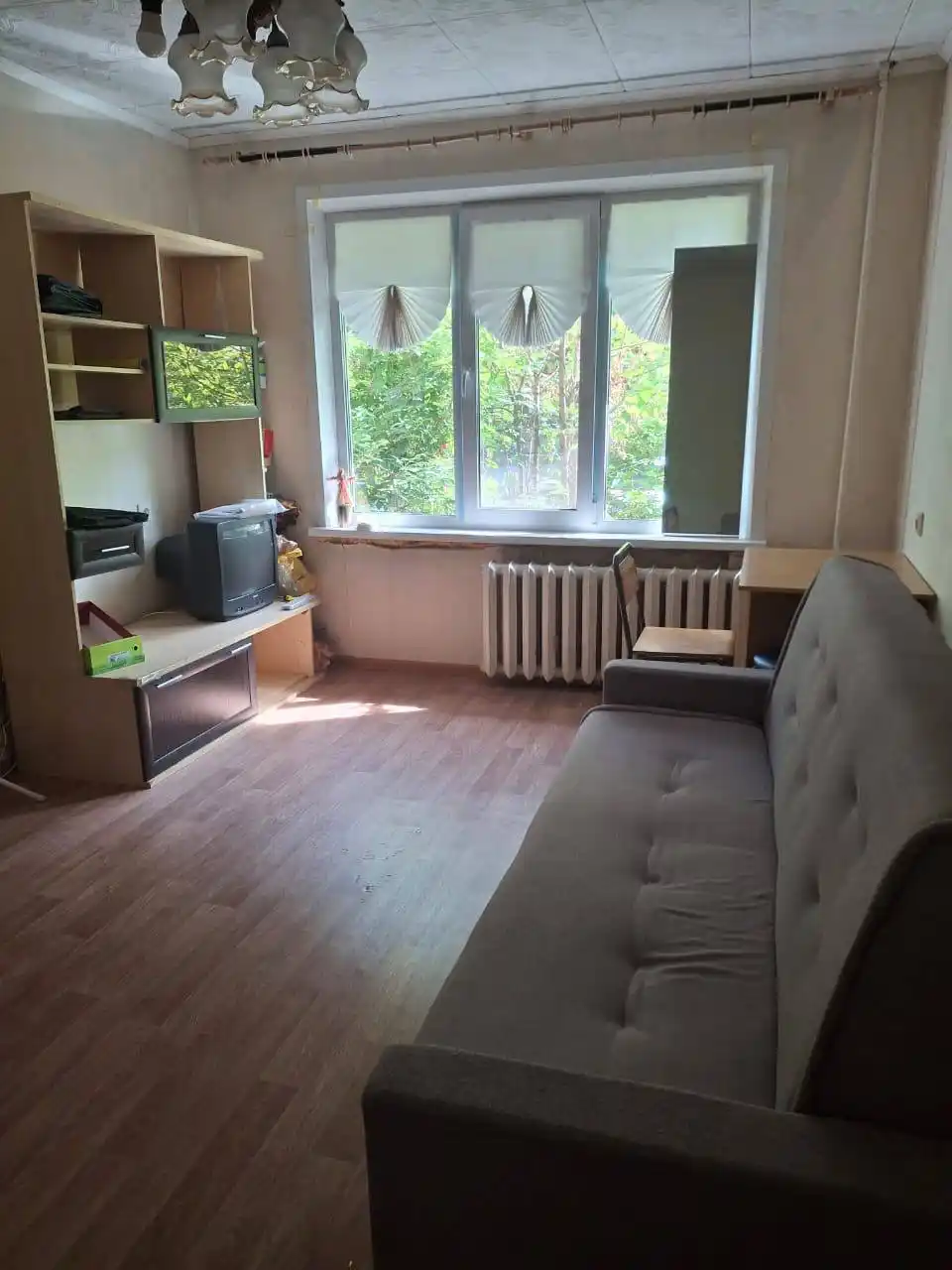 Сдам смежную комнату женщине в двухкомнатной квартире