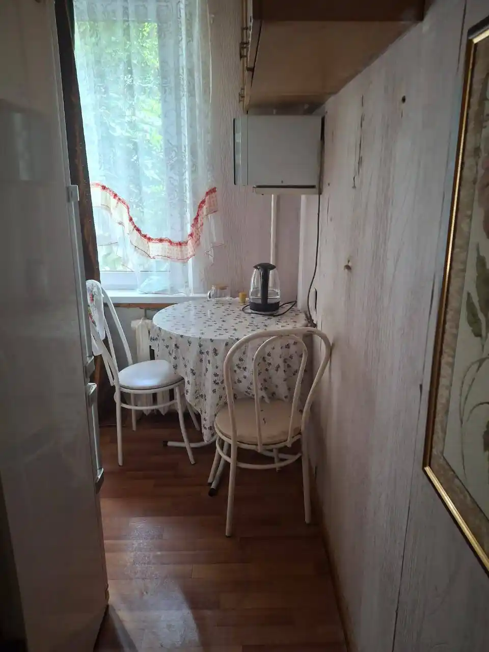 Сдам смежную комнату женщине в двухкомнатной квартире