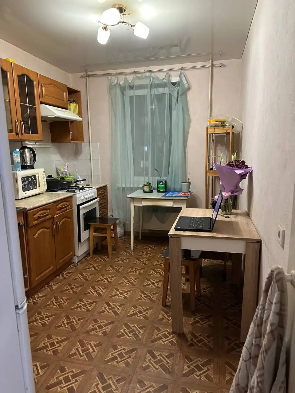 Соседка в трёхкомнатную квартиру на ул. Маршала Чуйкова