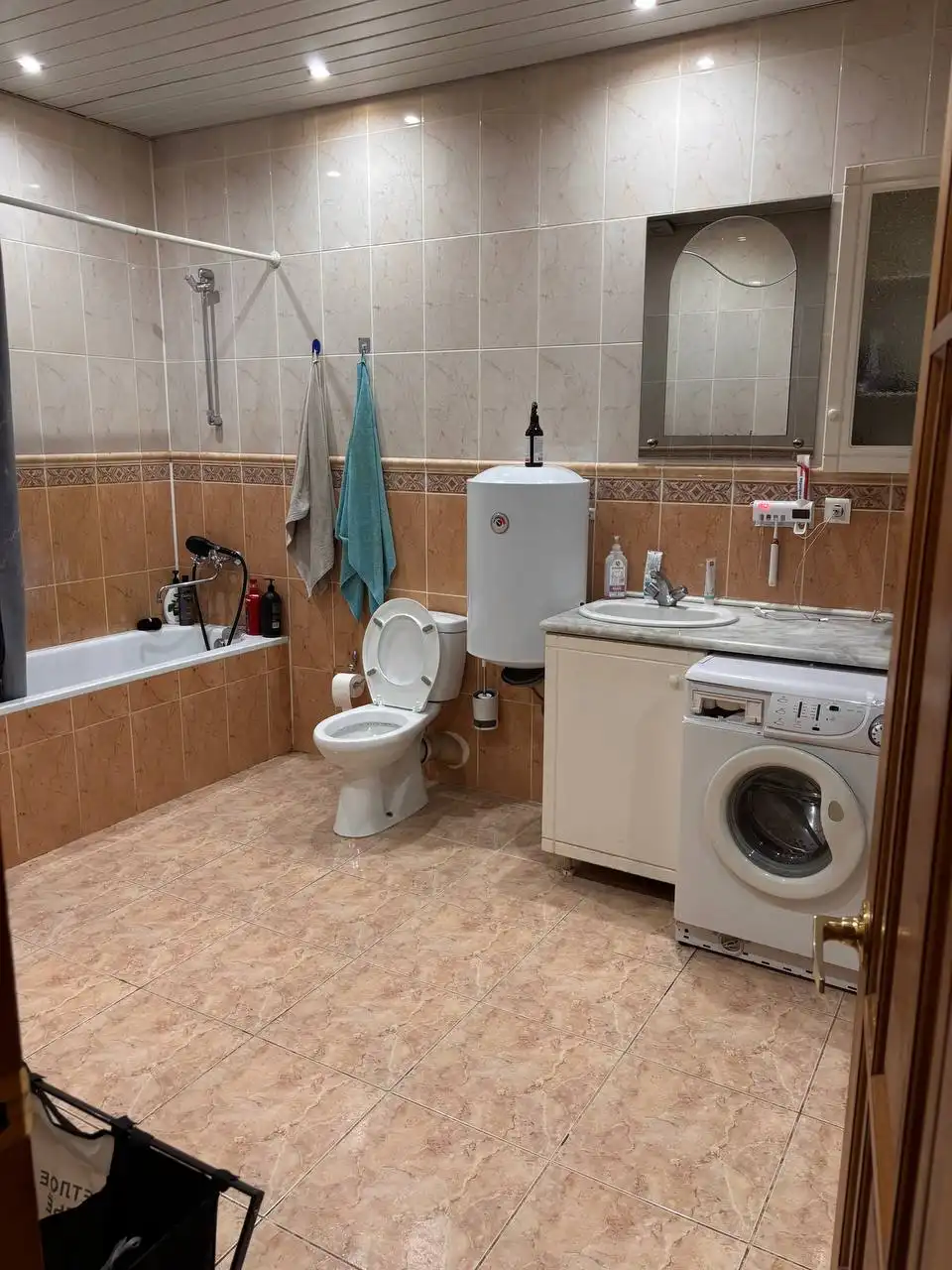 Сдам комнату в трёхкомнатной квартире в центре Казани