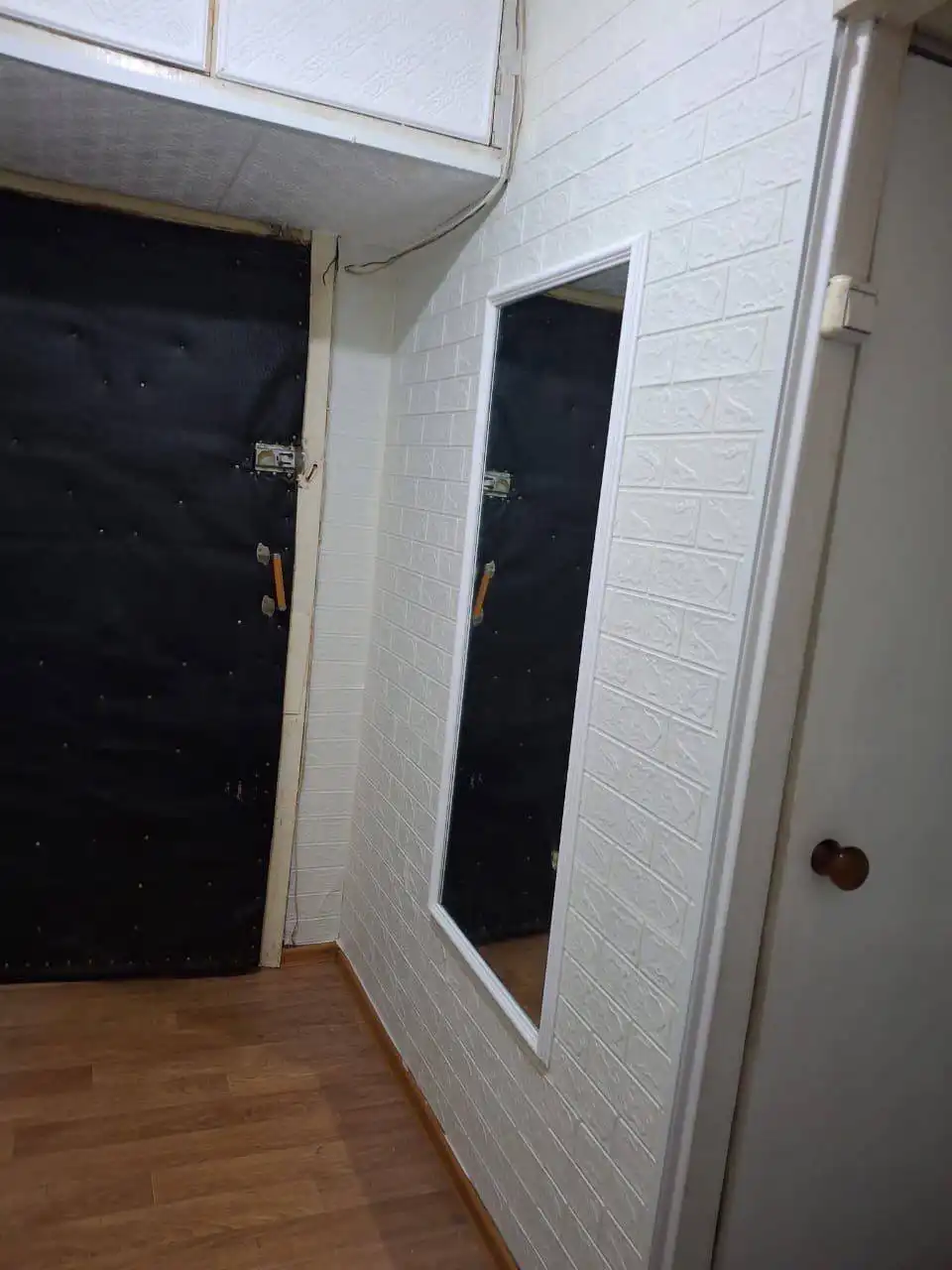 Сдаю смежную комнату женщине в двухкомнатной квартире