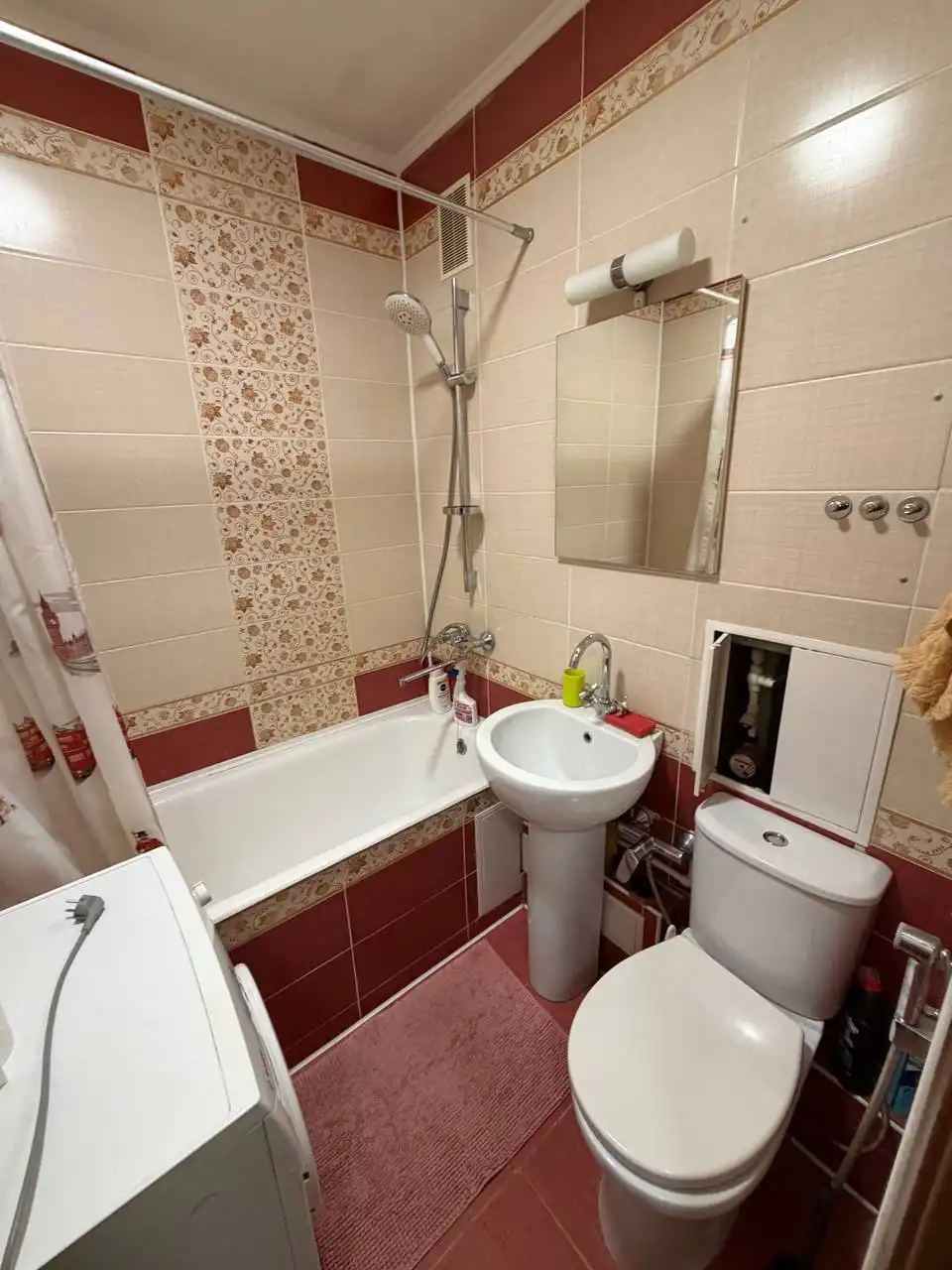 Сдам трехкомнатную квартиру в центре Казани