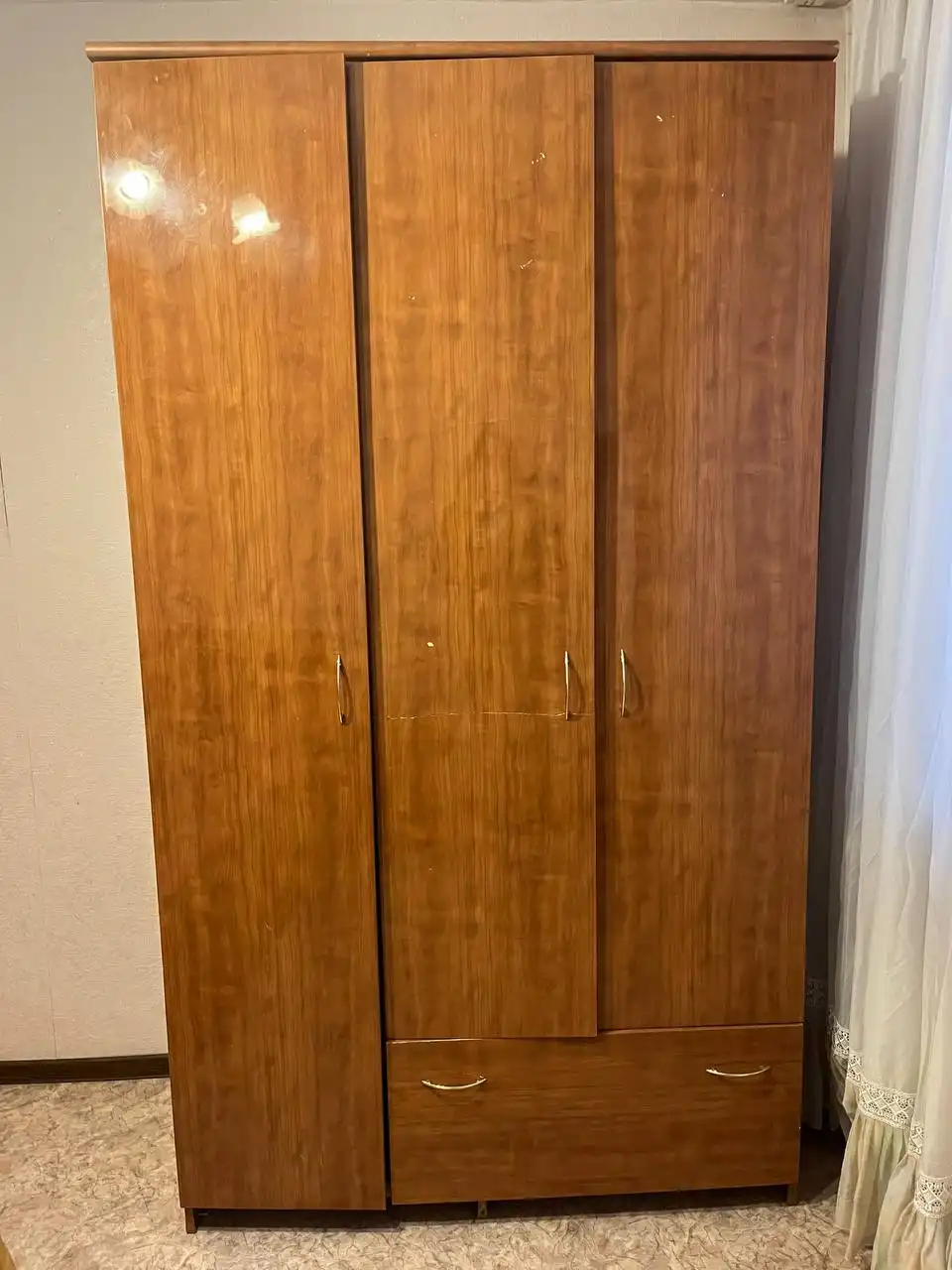 Сдается комната в трехкомнатной квартире на Чистопольской 12 - Аренда комнат (Недвижимость) в Казань