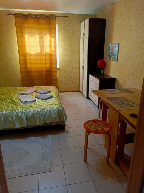 Сдам однокомнатную гостинку в Советском районе Казани - Аренда посуточная в Казань