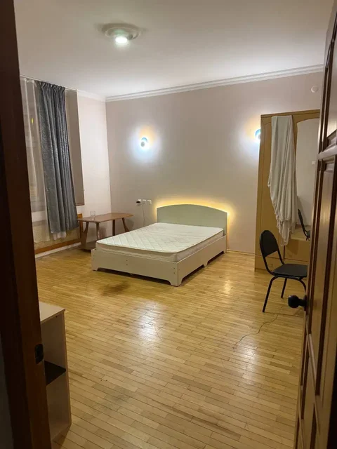 Сдается комната в трехкомнатной квартире в центре Казани - Аренда комнат в Казань