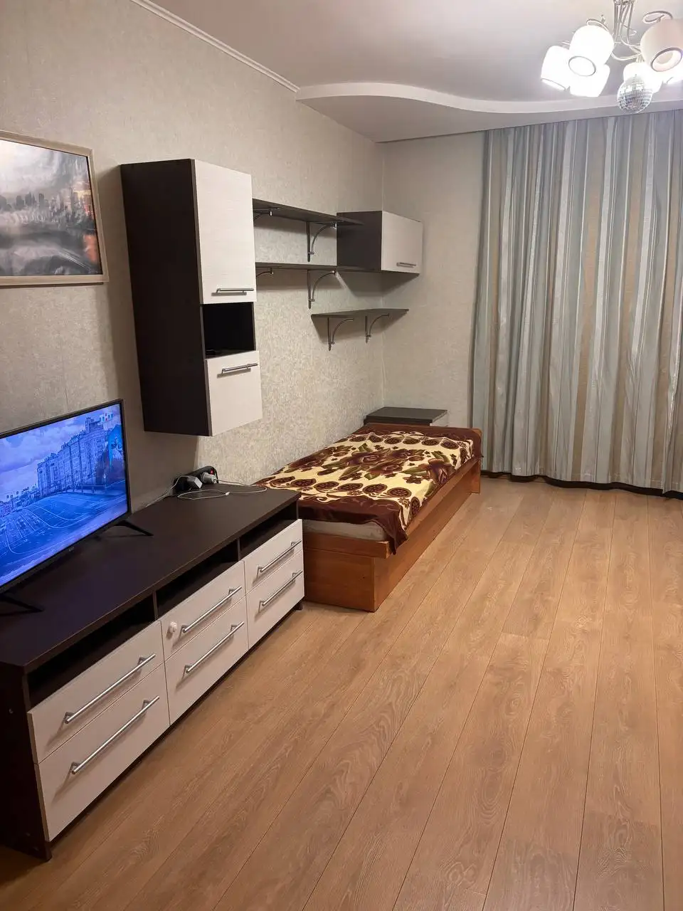 Сдается 1-комнатная квартира на Адоратского - Аренда квартир (Недвижимость) в Казань