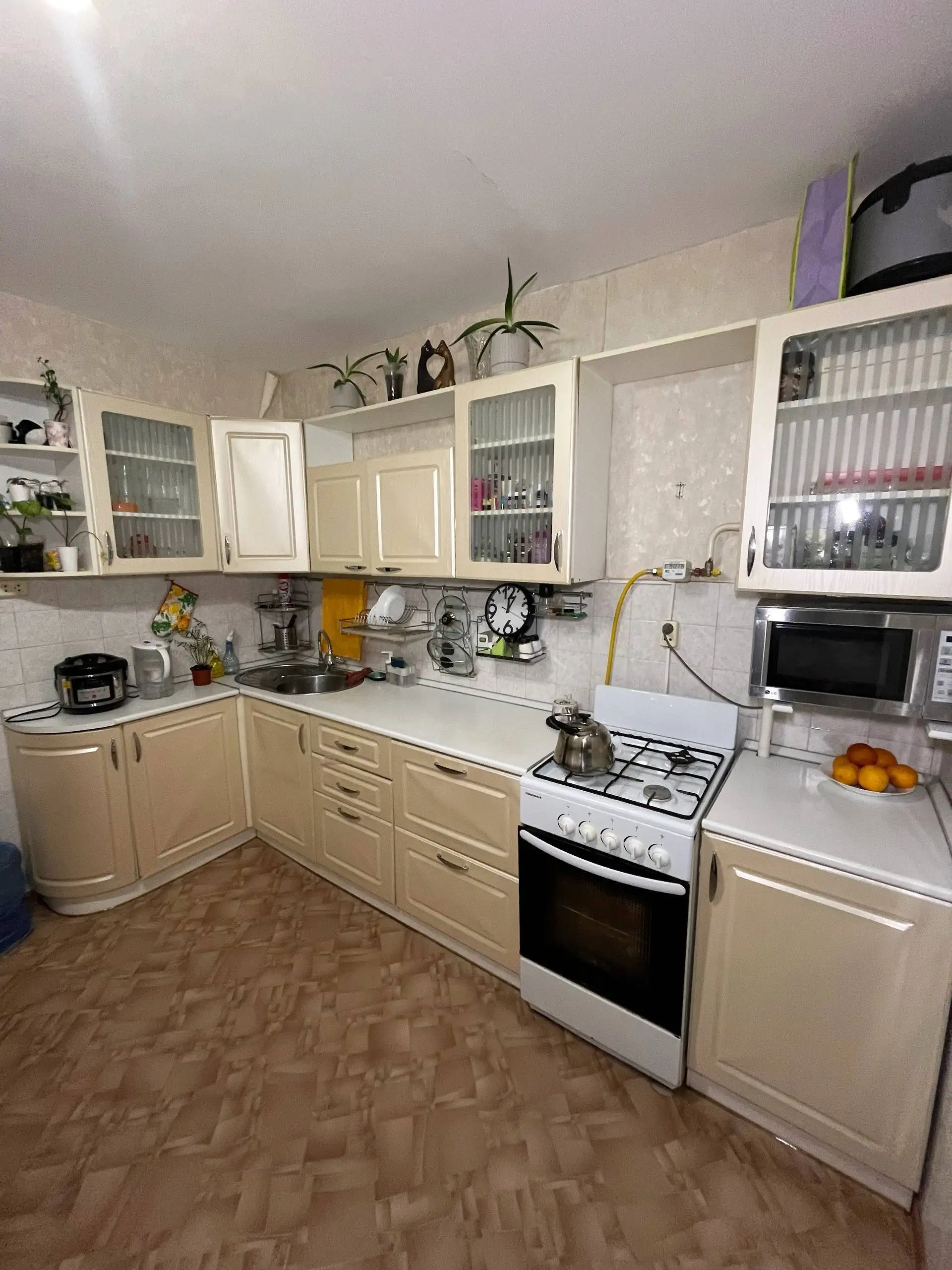 Ищу соседку для 2-комнатной квартиры - Аренда квартир (Недвижимость) в Казань