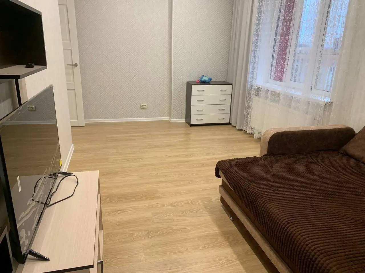 Сдается трехкомнатная квартира в жилом комплексе "Голливуд" на Аметьевской магистраль 16 корпус 2, Советский район, Казань - Аренда жилья (Недвижимость) в Казань