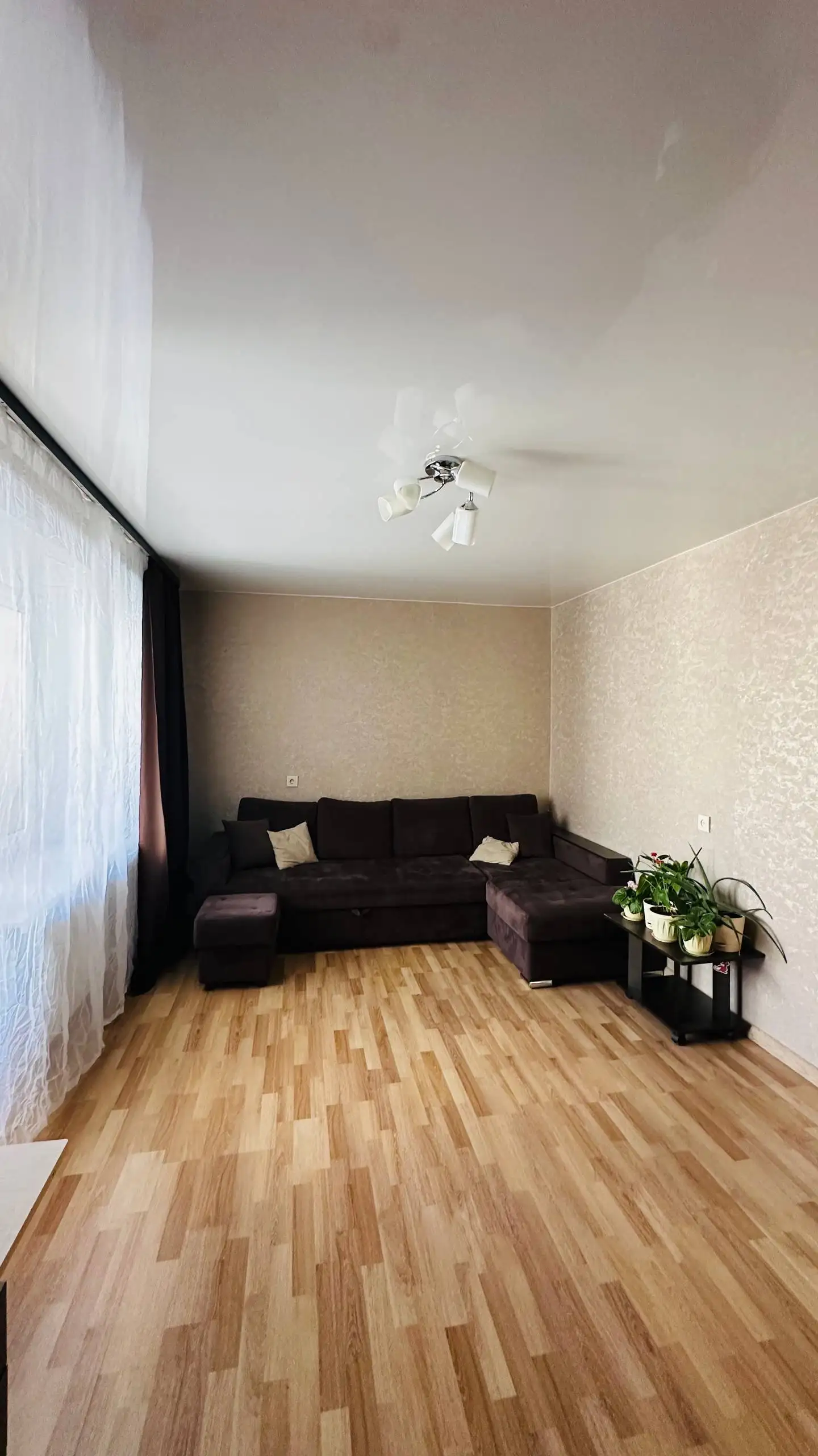 Сдаётся комната в 3-комнатной квартире на Вишневского - Комнаты (Недвижимость) в Казань