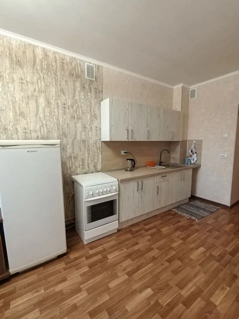 Сдам евродвушку на Абсалямова 13 - Квартиры посуточно (Недвижимость) в Казань