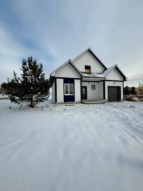 Уютный дом с красивыми соснами на участке в Иркутском районе - Комнаты в Иркутск