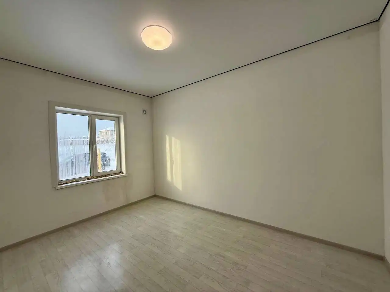 Уютный дом с красивыми соснами на участке в Иркутском районе - Дома (Недвижимость) в Иркутск