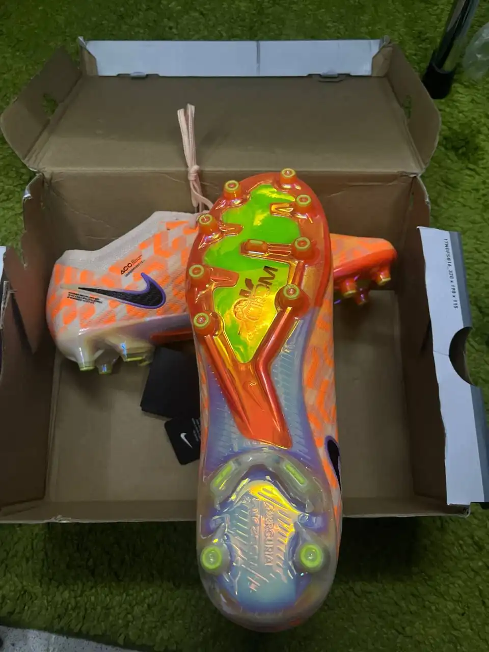 Продам новейшие бутсы