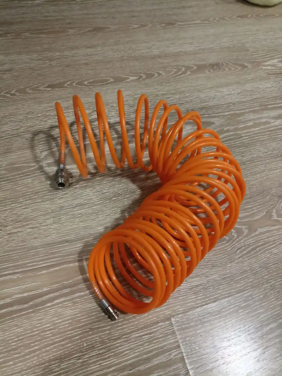 Продажа инструментов: дрель-шуруповерт, нож, шланги, струбцина