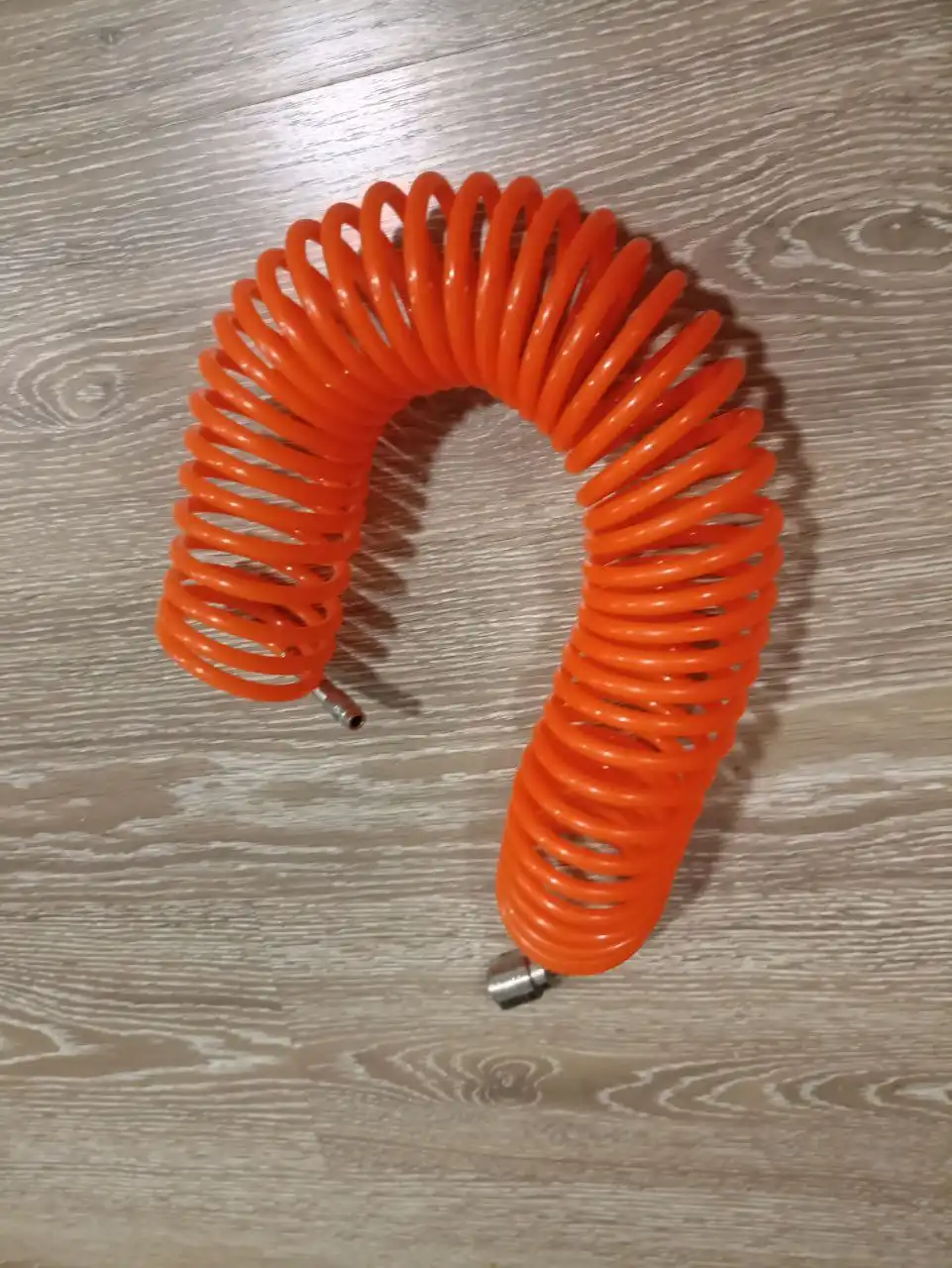 Продажа инструментов: дрель-шуруповерт, нож, шланги, струбцина