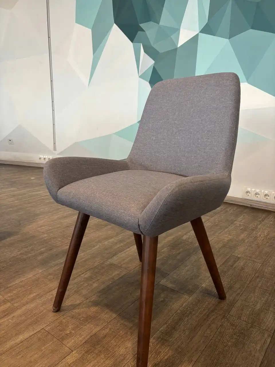 Стул серый б/у без подлокотников