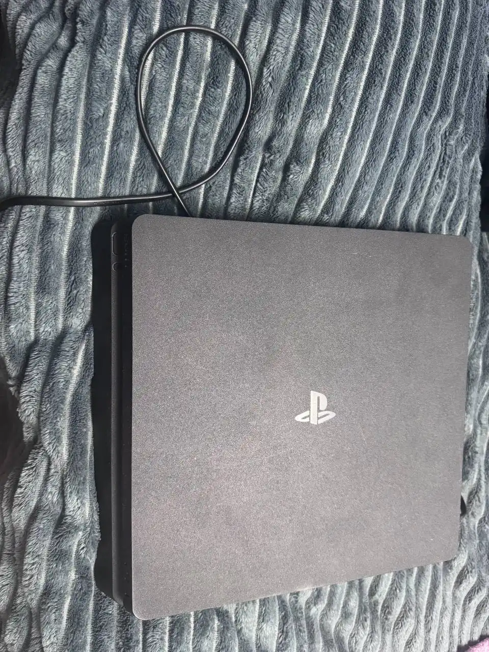 PlayStation 4 Slim 500 ГБ с аксессуарами
