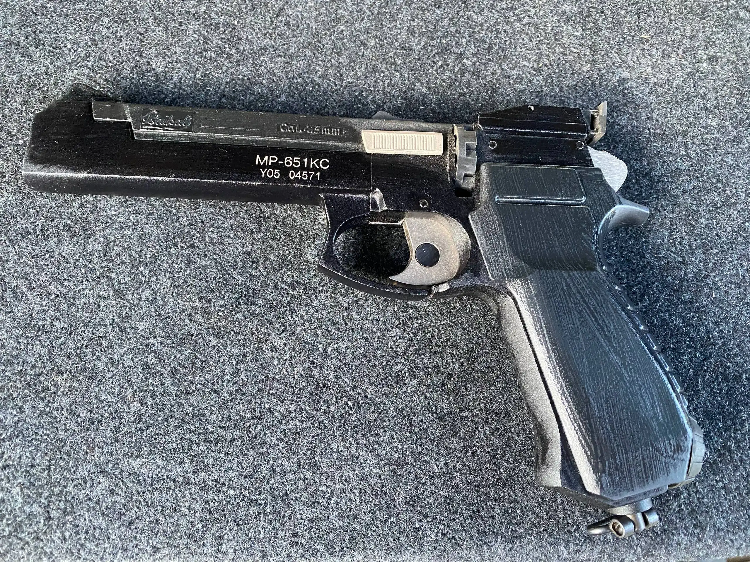 Газовый пистолет с пулями и баллончиком