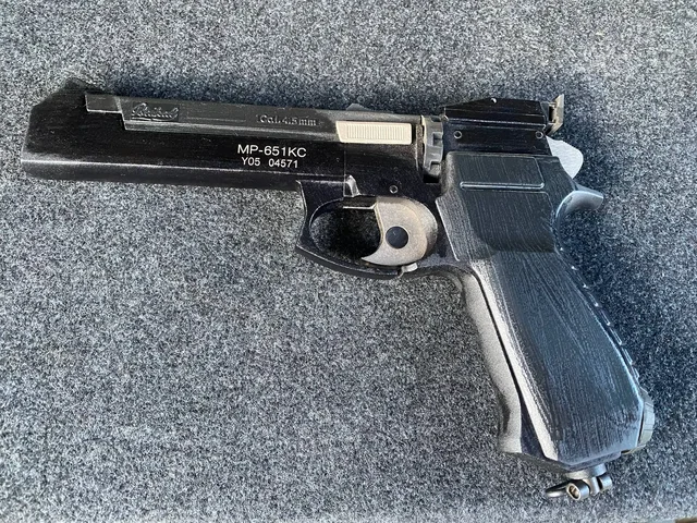 Газовый пистолет с пулями и баллончиком - Хобби и отдых в Екатеринбург