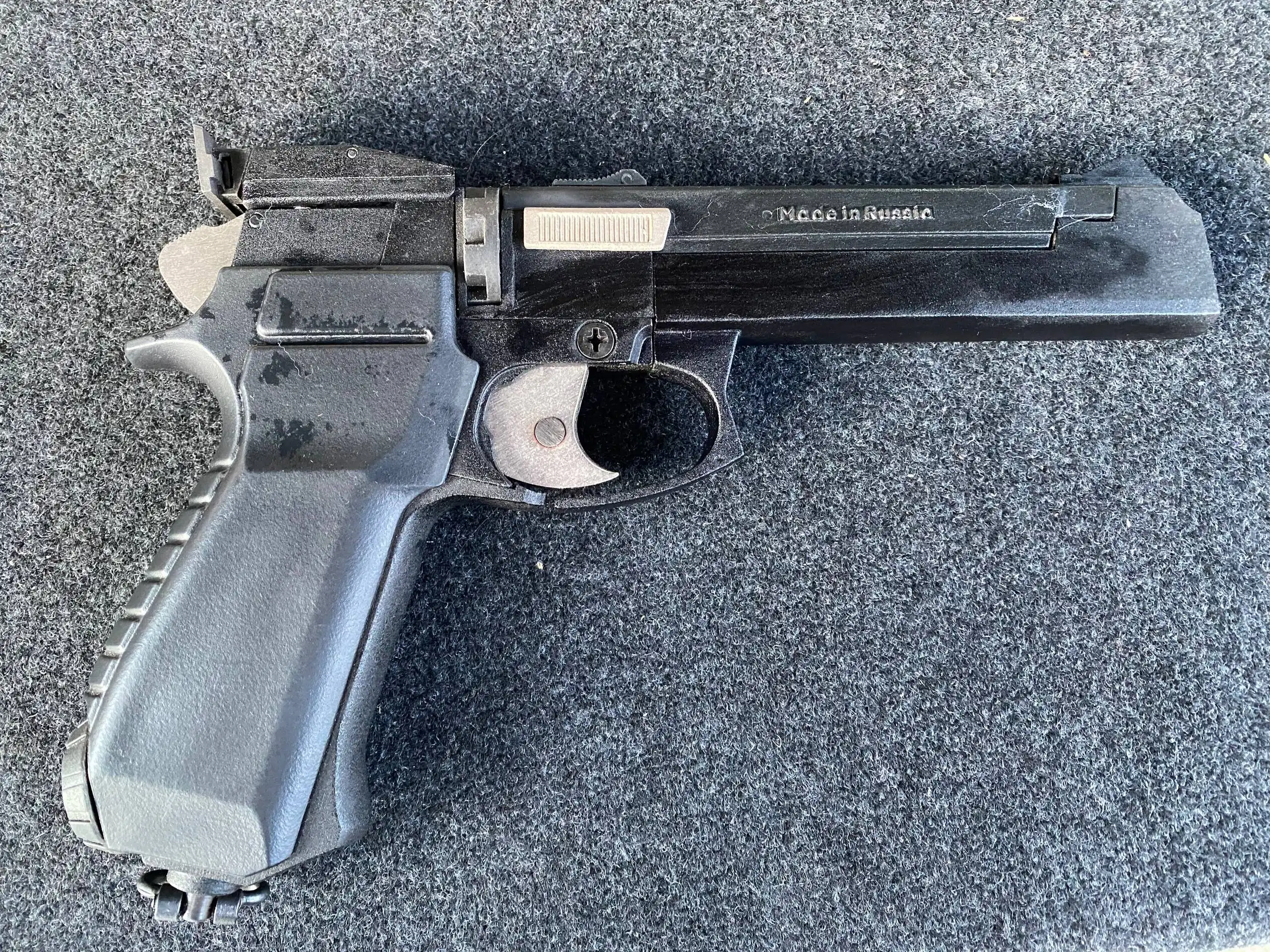 Газовый пистолет с пулями и баллончиком