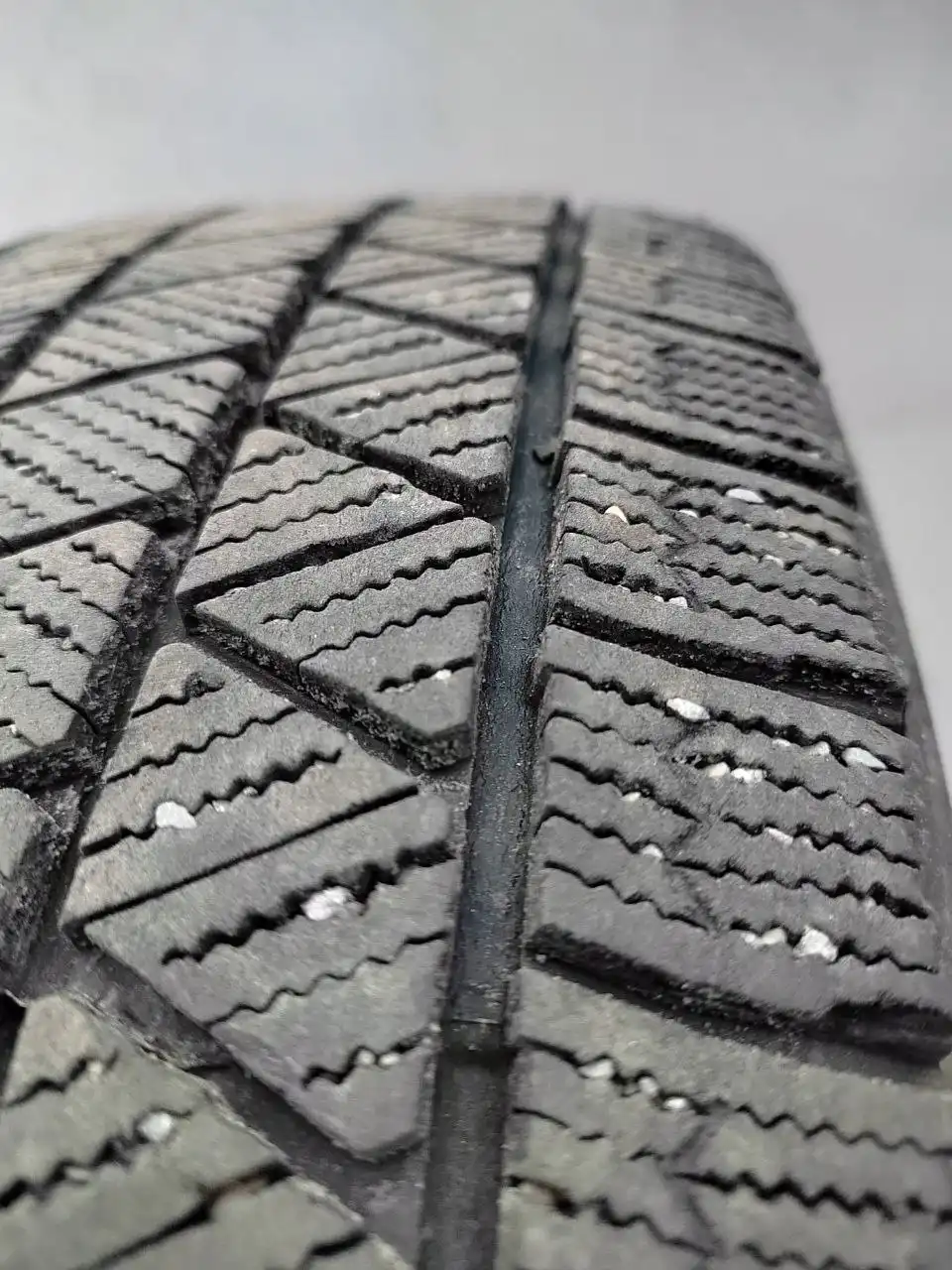 Продажа шин Bridgestone Blizzak VRX3 215/65/16
