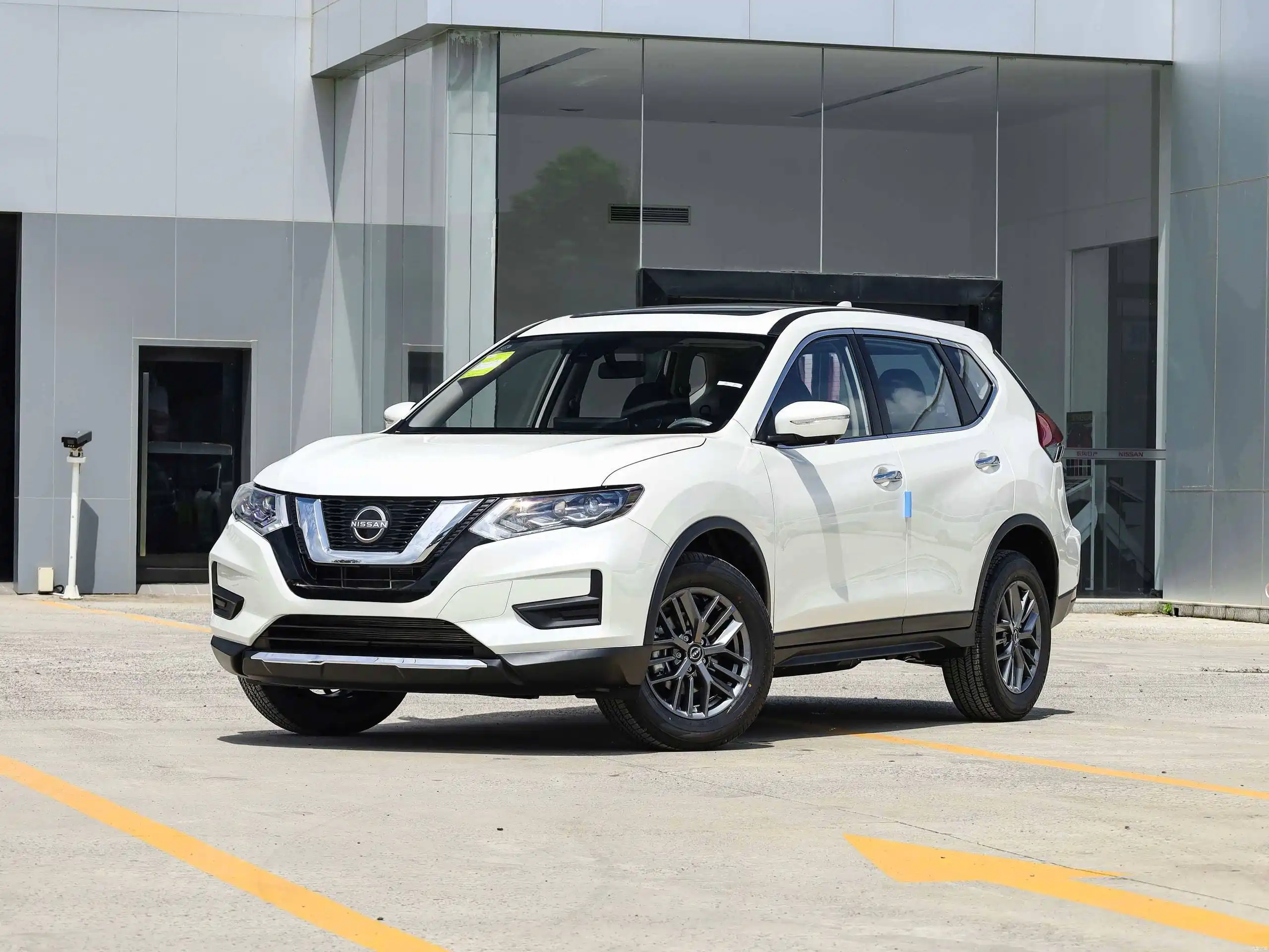 Продажа Nissan X-Trail 2025 года с панорамной крышей