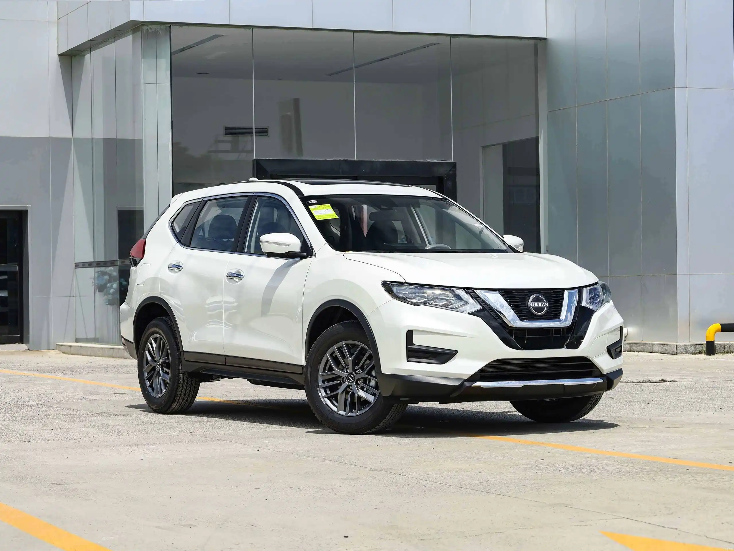 Продажа Nissan X-Trail 2025 года с панорамной крышей